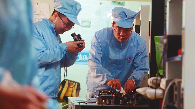 “雕刻”時(shí)間的人：超窄線(xiàn)寬激光研制
