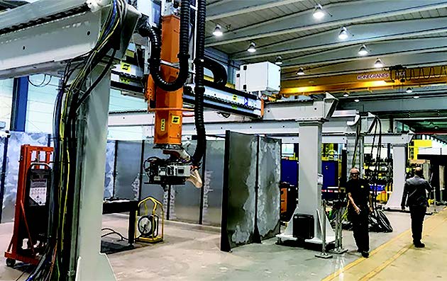 比較技術：底部為非焊接接頭，上方為 MAG 焊縫，上方為 Trumpf Fusion Line 焊接（結合了焊絲和激光），在為該過程重新設計接頭后， 頂部為自體激光焊接。
