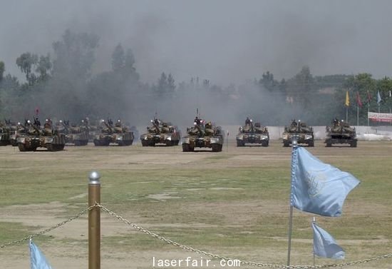 資料圖：哈立德主戰(zhàn)坦克又稱MBT-2000主戰(zhàn)坦克，是在中國90II主戰(zhàn)坦克的基礎上改進而來。如今已是巴基斯坦裝甲部隊的中堅。