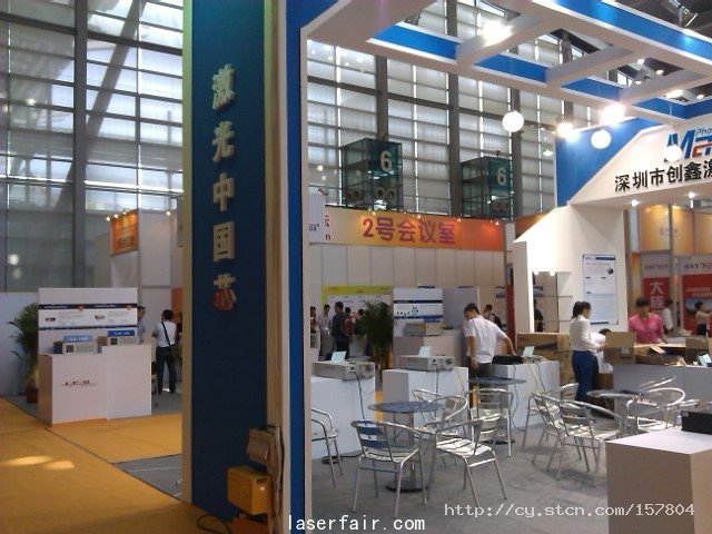 創(chuàng)業(yè)板上市公司金運激光的激光雕塑產(chǎn)品，先用繡花技術(shù)弄好再根據(jù)激光打印出來的，主要用于婚紗和高檔服飾。
